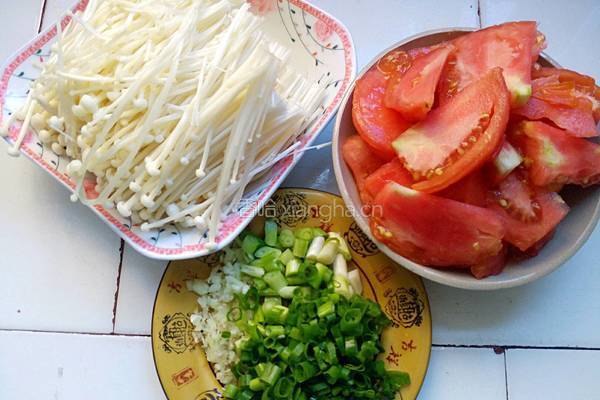 番茄金针菇汤的做法图解3