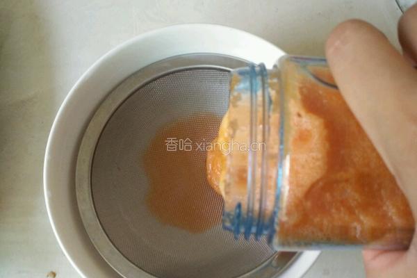 鲜榨胡萝卜汁的做法图解3