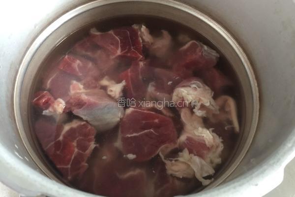 当归牛肉汤的做法图解3