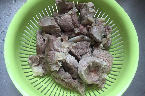 当归牛肉汤的做法图解4