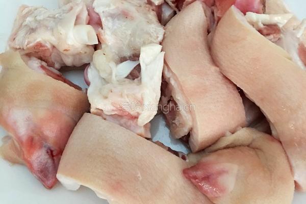 电饭煲猪蹄的做法图解1