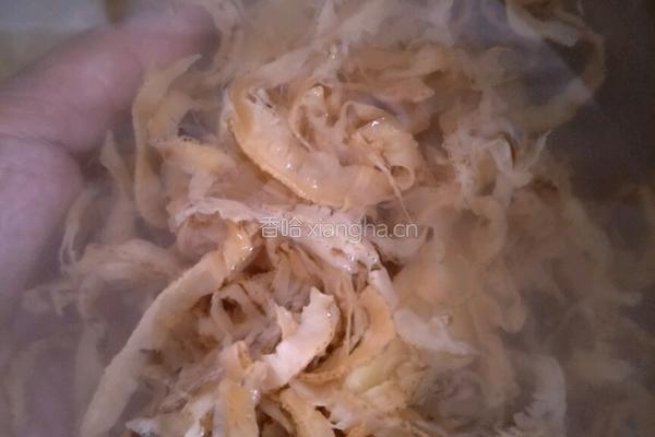新鲜松茸鲍鱼边鸡汤的做法图解1