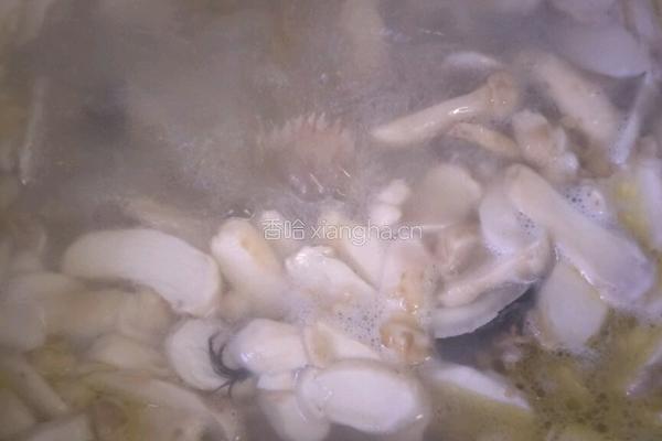 新鲜松茸鲍鱼边鸡汤的做法图解7