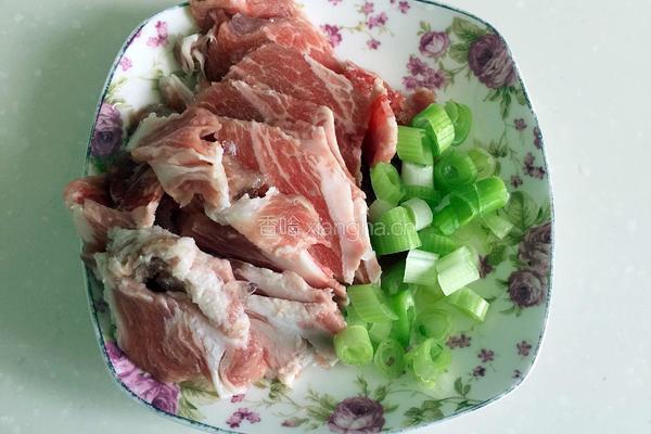 猪肉炖豆角的做法图解2