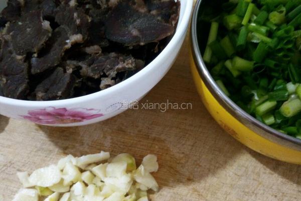 麻辣焦香牛肉串的做法图解1