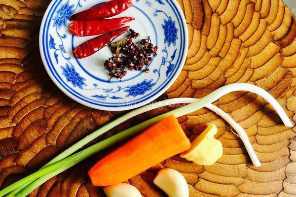 炝拌黄豆芽的做法图解2