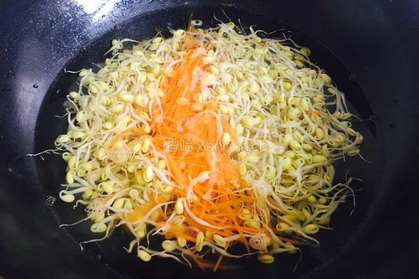 炝拌黄豆芽的做法图解4