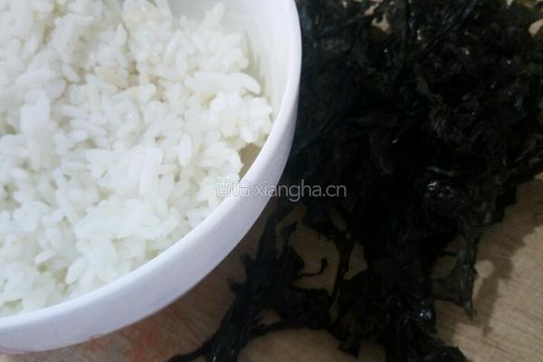 紫菜饭团的做法图解1
