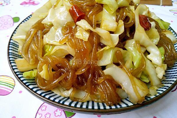 卷心菜炒粉丝的做法图解1