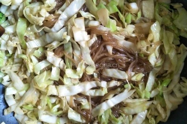 卷心菜炒粉丝的做法图解11