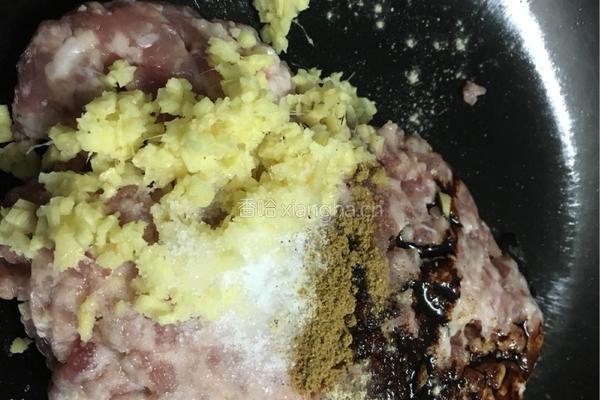 酸菜猪肉饺子的做法图解1