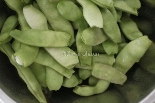 茄子土豆豆角炖肉的做法图解1