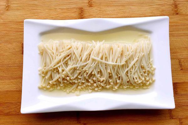 蒜蓉剁椒金针菇的做法图解5