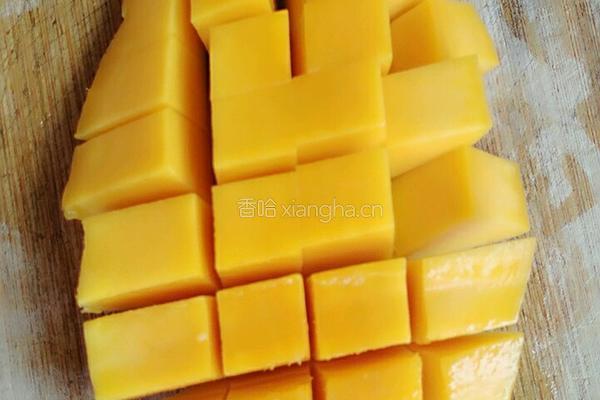 芒果椰汁西米露的做法图解3
