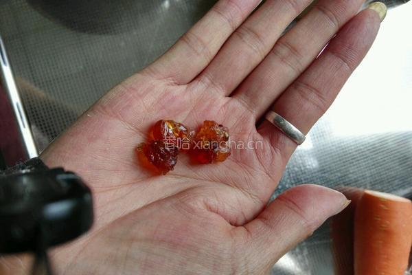莲子桃胶银耳羹的做法图解2