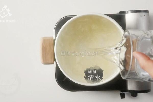 美容养颜气色好 桂花红枣银耳雪梨汤的做法图解5