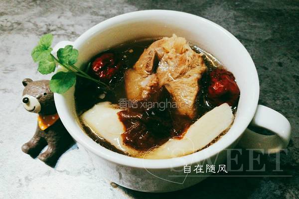 滑菇山药猪骨汤的做法图解1