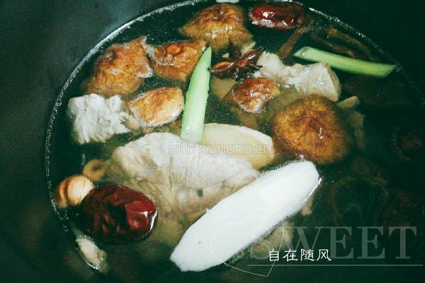 滑菇山药猪骨汤的做法图解4