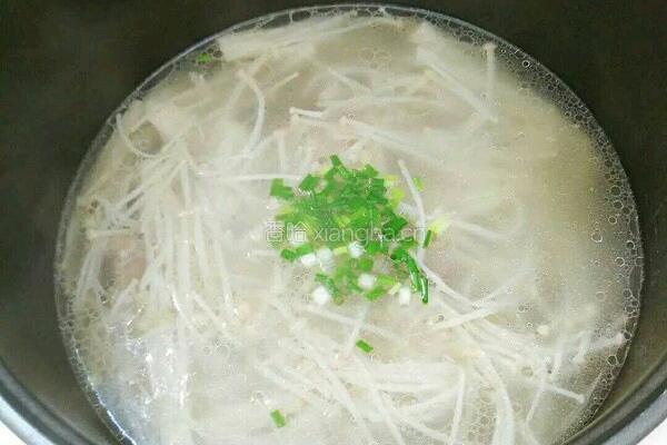 排骨金针菇汤的做法图解6