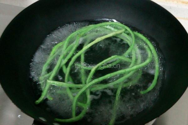 豆角花环肉丸的做法图解1
