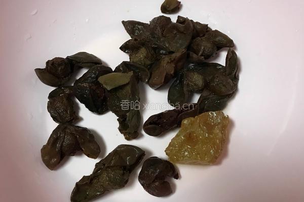 冰镇酸梅汤的做法图解1