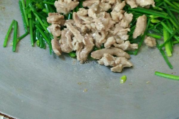瘦肉炒韭菜花的做法图解9