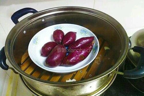 自制鸡蛋紫薯糕的做法图解1