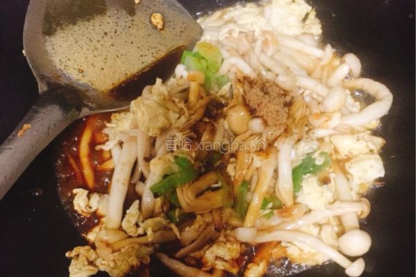 鸡蛋海鲜菇的做法图解7