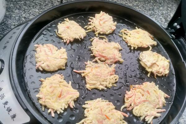 土豆胡萝卜丝饼的做法图解8