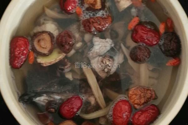 适合夏天喝的乌鸡汤的做法图解6