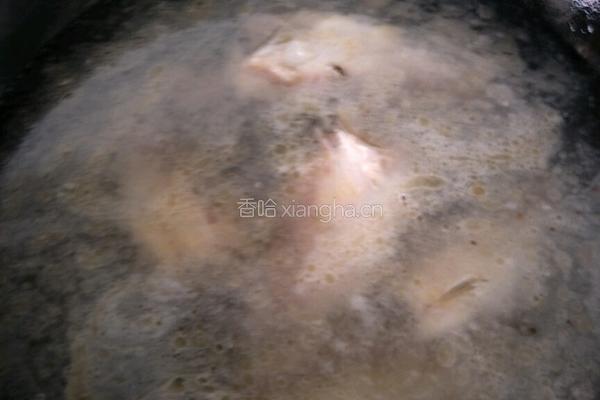 如何做出营养奶白的鲫鱼汤的做法图解4