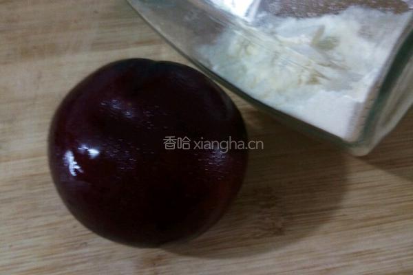 李子牛奶蛋花汁的做法图解1