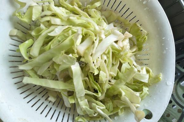 糖醋包菜的做法图解2