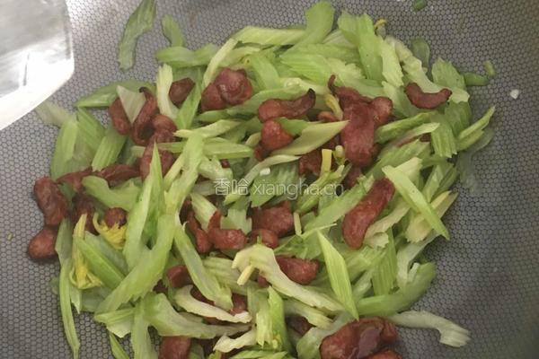 西芹炒腊肠的做法图解5