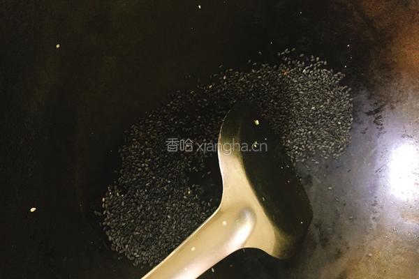黑白芝麻寿司的做法图解1