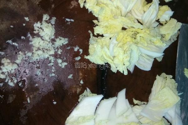 蒜蓉炒白菜的做法图解1