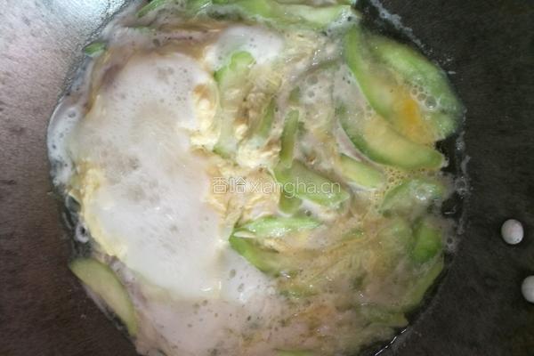 丝瓜瘦肉蛋花汤的做法图解4