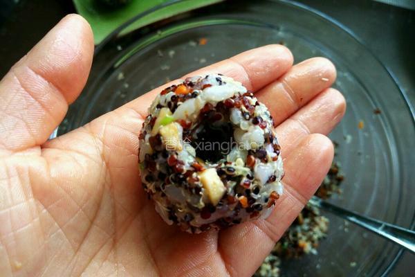 香菇虾仁三色藜麦饭团的做法图解16
