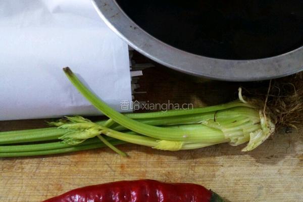 三鲜酱红椒鲜菇辣面（酱意面）的做法图解1
