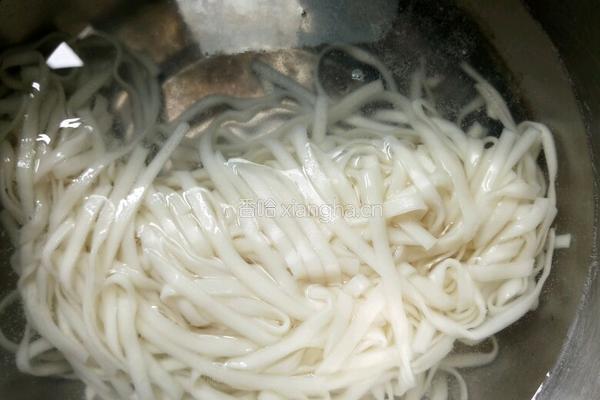 三鲜酱红椒鲜菇辣面（酱意面）的做法图解5