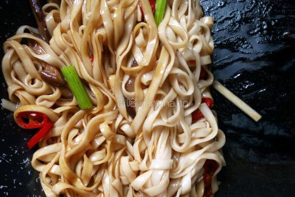 三鲜酱红椒鲜菇辣面（酱意面）的做法图解8
