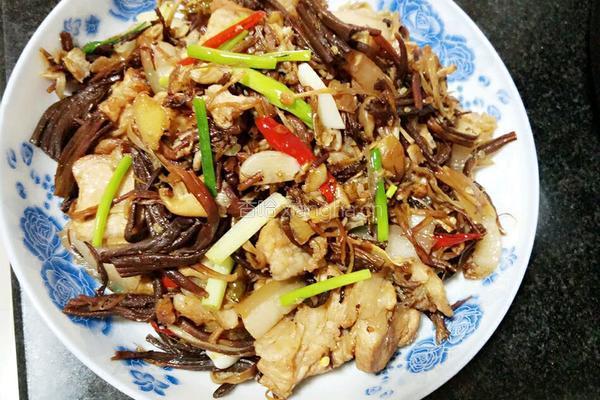 干茶树菇炒五花肉的做法图解5