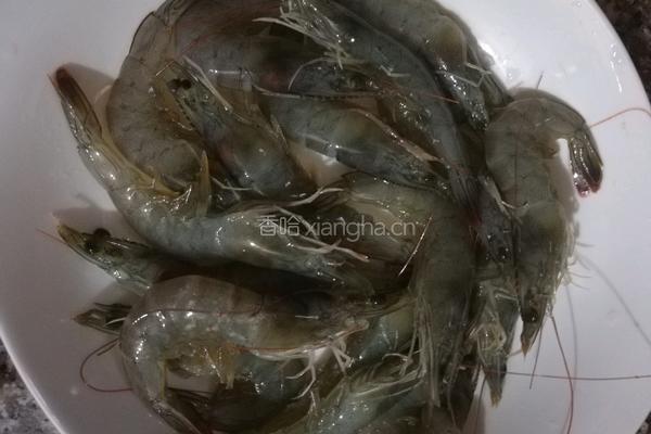 蝴蝶虾的做法图解1