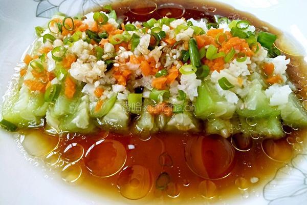 蒜末蒸丝瓜的做法图解1