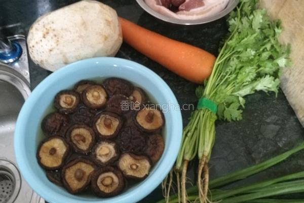 芋头闷饭的做法图解1