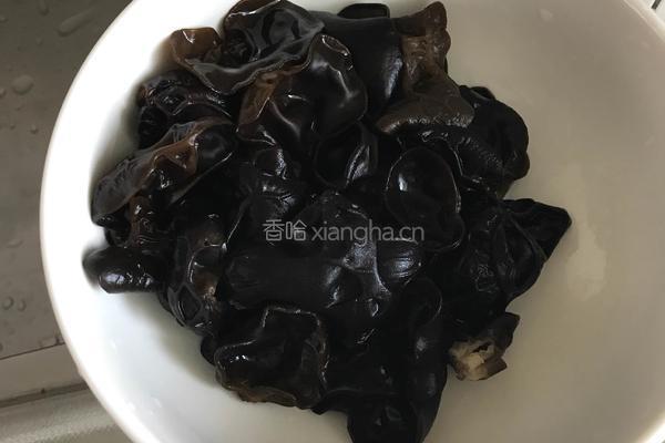 木耳拌鸡蛋的做法图解2