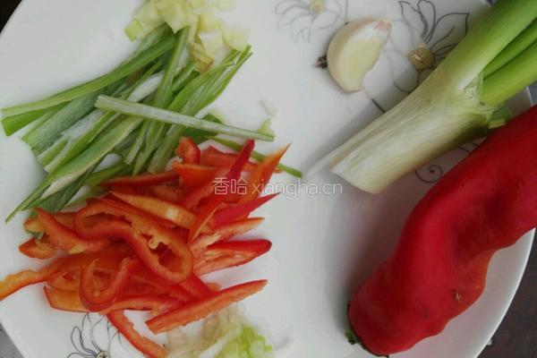 白菜地瓜粉丝炒肉片的做法图解2
