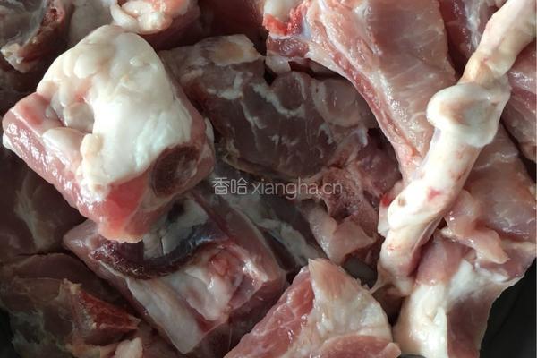 电饭锅焖排骨的做法图解1