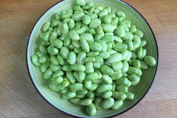 雪菜毛豆的做法图解1