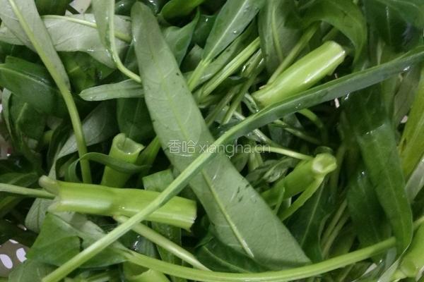 腐乳蒜蓉炒空心菜的做法图解1